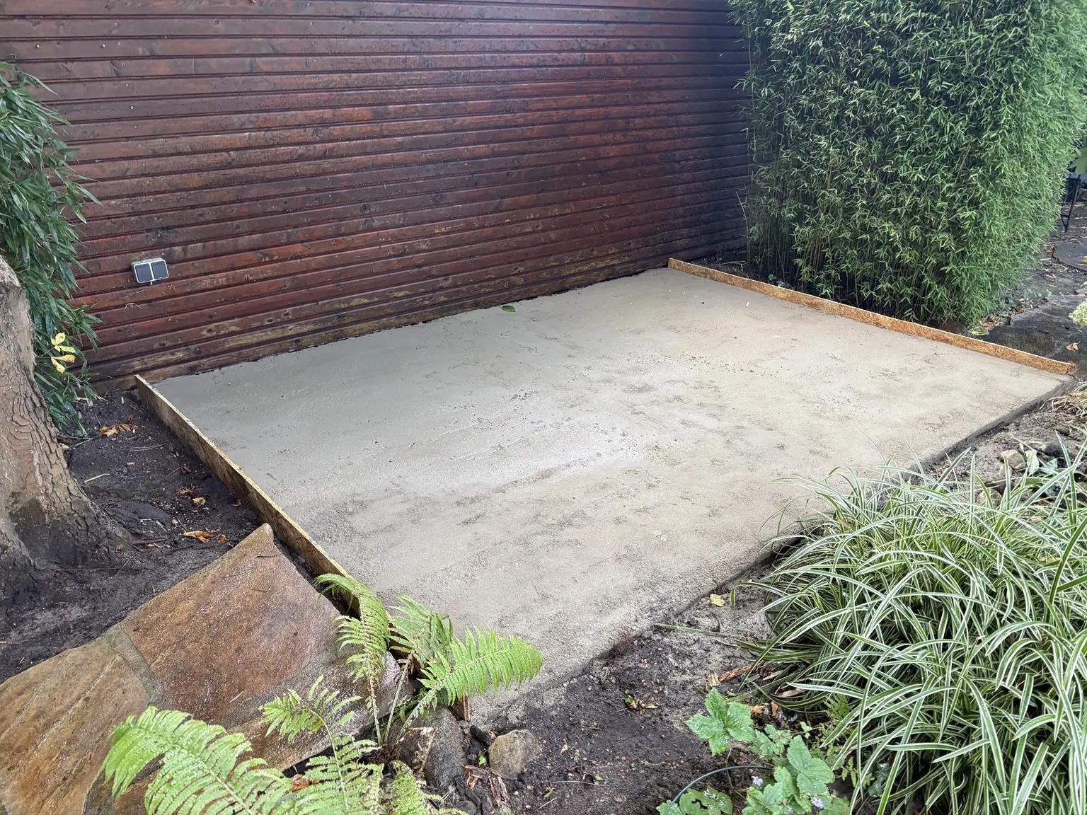 Neu hergestellte Estrichfläche der Terrasse