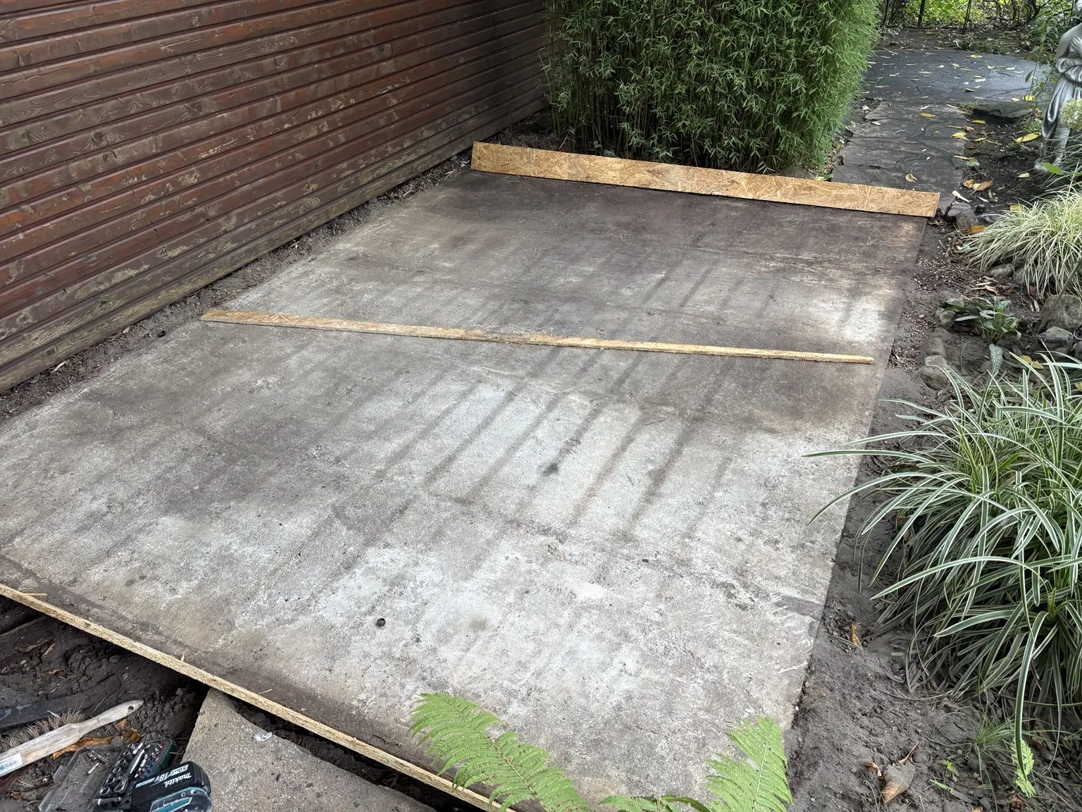 Ausgerichtetes Estrichprofil für den neuen Terrassenaufbau